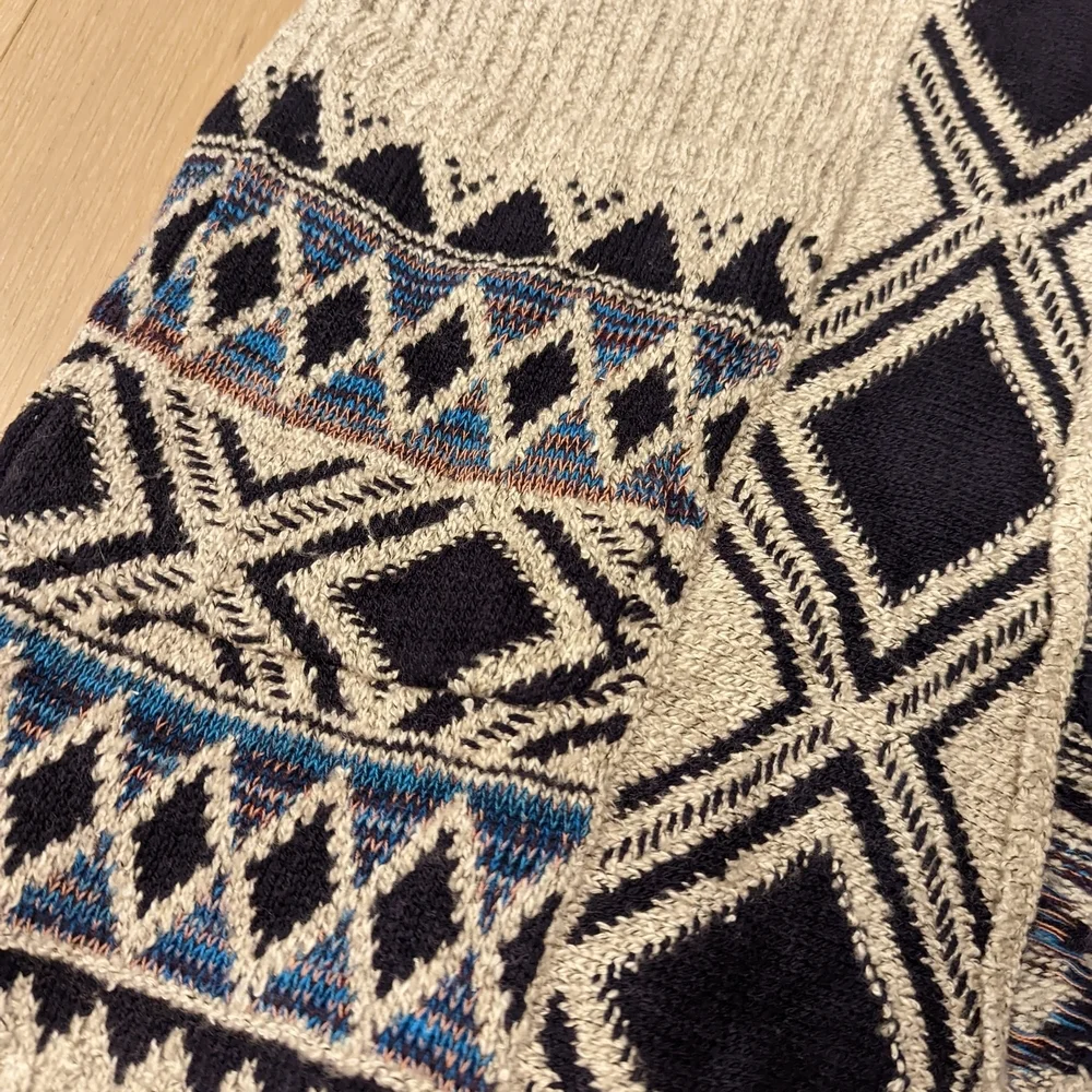 Geometric Patterned Cardigan - Picture 6 of 7